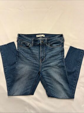 Abercrombie & Fitch Women's Skinny Jeans in Medium Blue  Size 26W 29L